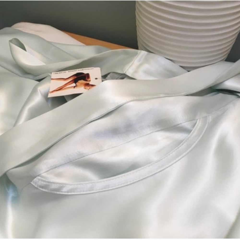 Vintage 90s Satiny Robe/Housecoat, Sz XL, Soft Green (Pistachio), Wrap R… - Picture 8 of 8
